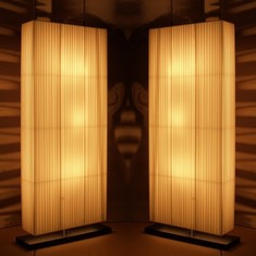 Stehlampe LOOP Wei� mit Holzfu� 152cm